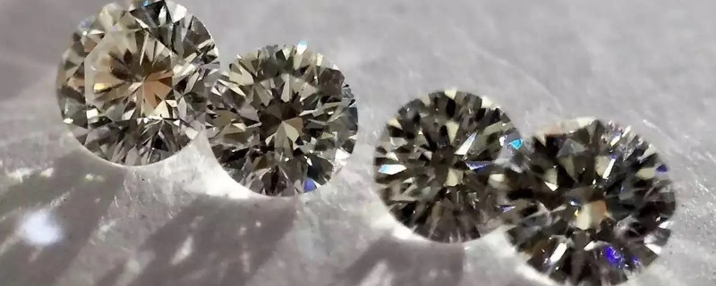 如何快速鉴定出锆石和钻石?