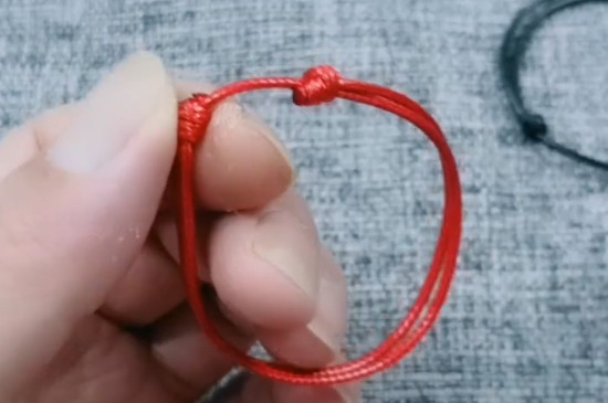 红绳伸缩结怎么系