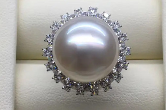 珍珠强光和极光区别