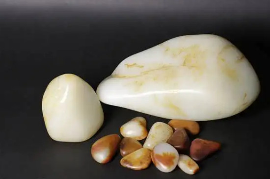 三种女人不适合戴和田玉