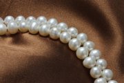 最简单的珍珠真假辨认方法