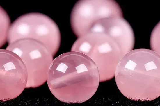 粉色的玉石是什么玉